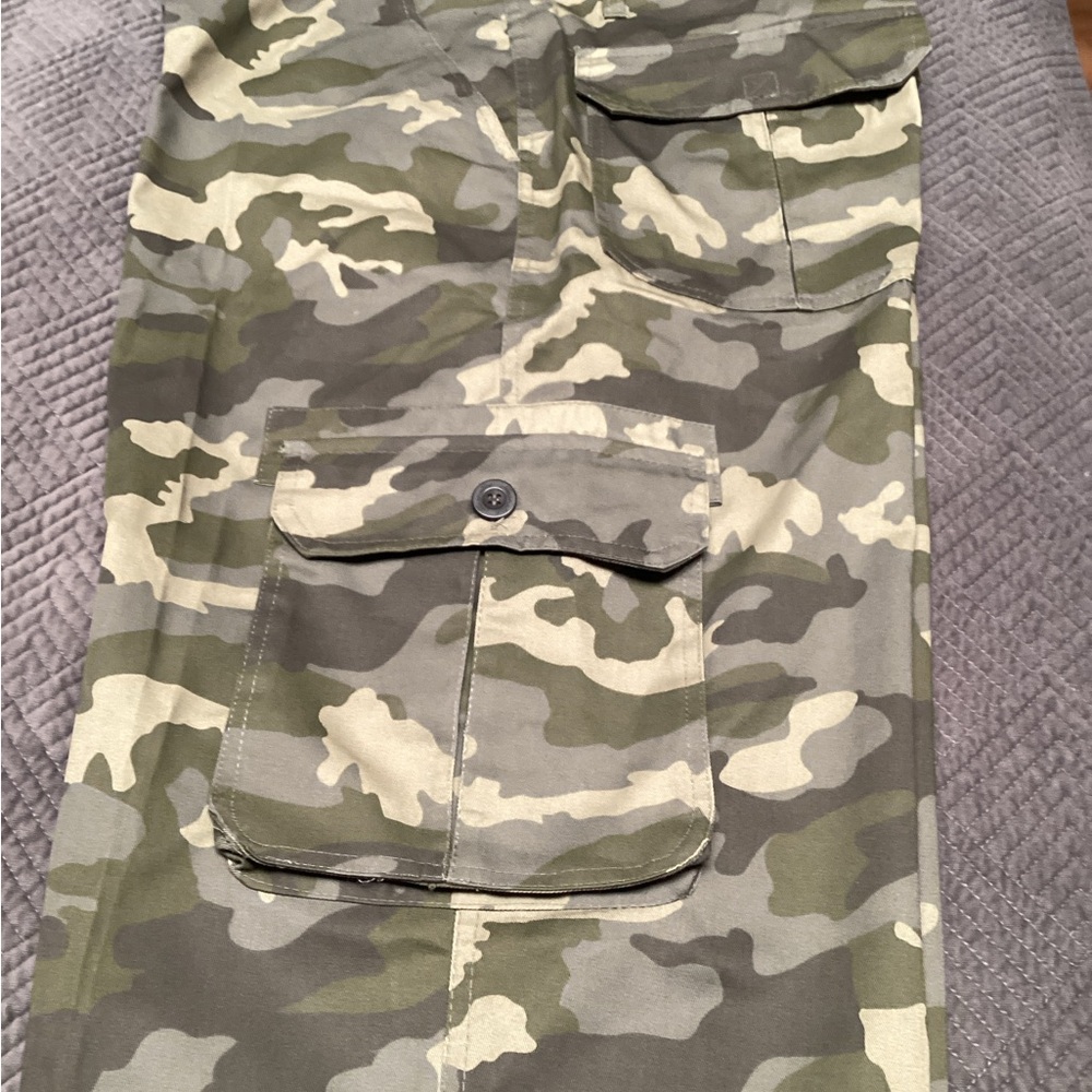Jeanetix mens camouflage cargo pants, size W44/L33 inches - Picture 3 of 11